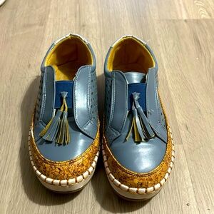 Blue tassel sneakers. / 8